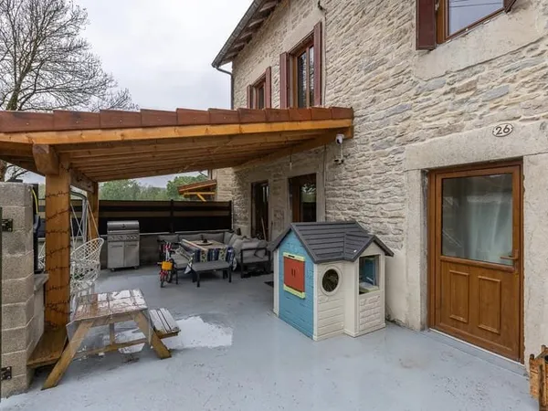 Charmante maison rénovée à Montalieu-Vercieu