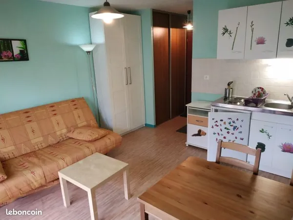 Studio meublé équipé 20m2 rue du muguet 200m lycée Pergaud