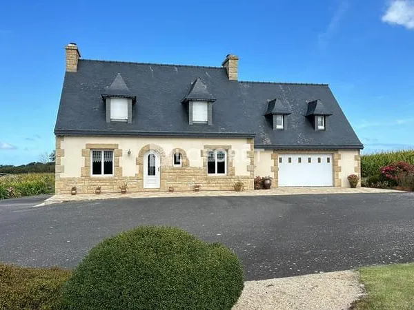 Maison Plougrescant 6 pièce(s) 111 m2