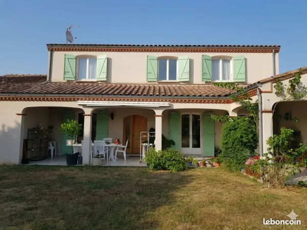 Maison de 8 pièces 180m2 + annexes 3300m2 de terrain