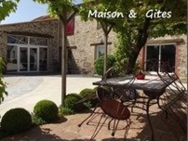 BELLE PROPRIETE DE CARACTERE AVEC GITE ET OU CHAMBRES D'HOTES