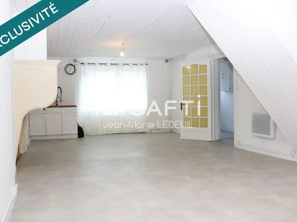 Maison de village sans travaux, 3 chambres, grenier aménageable, terrain non attenant.