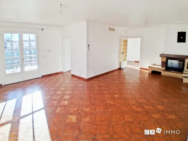 Maison de plain-pied T4 de 114m² sur parcelle de 1085m² à pro