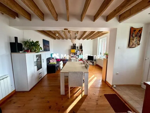 Maison de ville une chambre et bureau sur terrain de 237 m2
