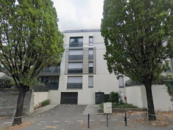 box fermé boulevard Robert Schuman 17 m2