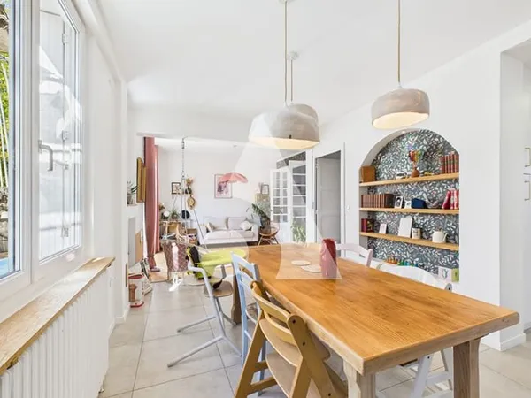 Maison de ville 5 chambres - 150 m² - Jardin clos