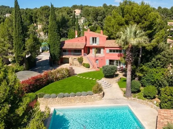 Maison 7 pièces 231 m²