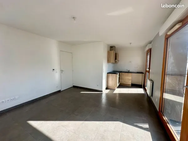 Charmant T2 de 41 m² en excellent état avec balcon - Proche Campus la Doua