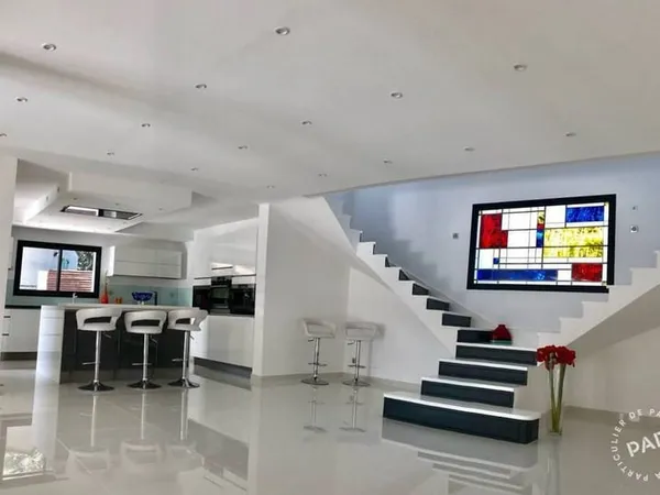 Maison 8 pièces 280 m²