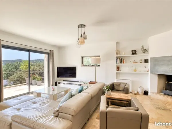 Villa 8 pièces 237 m²