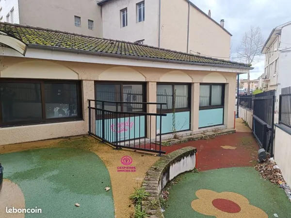 Local 117 m² Le Péage-de-Roussillon