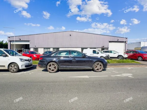 Local industriel 772 m²
