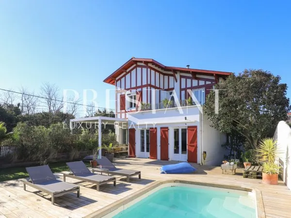 HENRI - Maison de vacances avec piscine à deux pas du quartier d