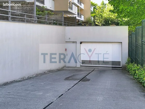 Parking/box 13 m² Bourg-en-Bresse