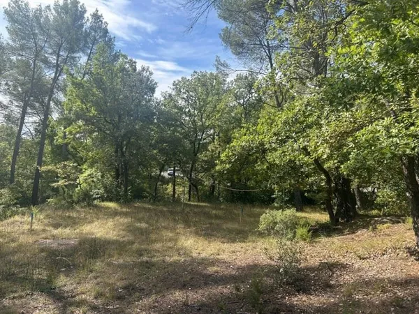 Terrain 640 m²
