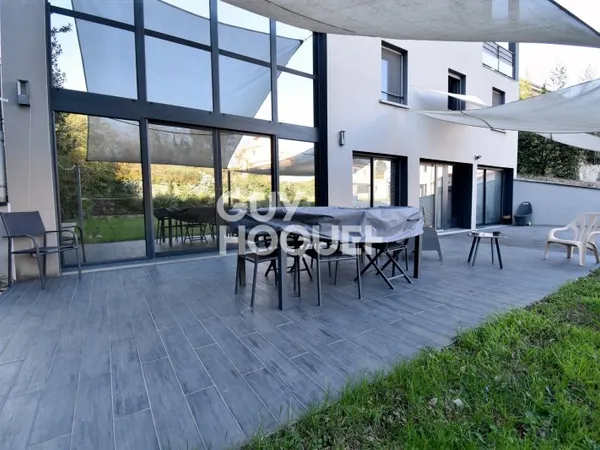 MAISON À VENDRE DE 7 PIÈCES DE 226,42 M²