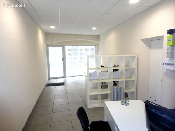 Murs commerciaux libres 28 m² + Réserve 25 m² Chambéry centre ville