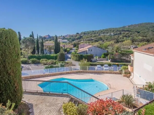 T2 + cabine  28 m²  Terrasse & Parking Privé  À 50m de la plage de la Gaillarde
