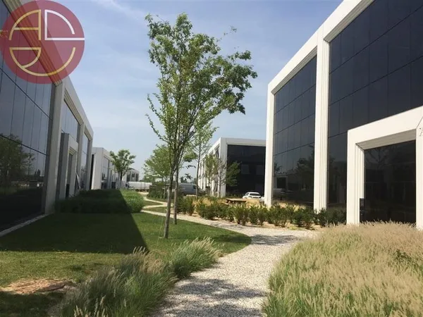Bureau et espace de travail Location Labège  123m² 1384€