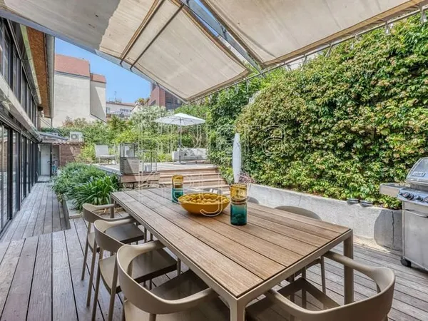 CANNES - Banane : Exceptionnelle villa de 5 pièces avec terrasse et petit jardin, en plein centre-vi