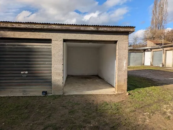 Parking 12 m²
