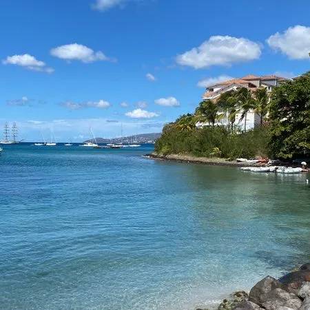 Loue joli T2 climatisé sur la plage de l'anse Mitan