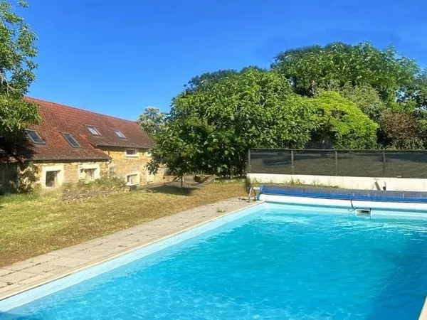 Maison en pierre avec piscine à Excideuil 5 pièce(s) 180 m2
