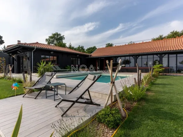 Villa d'exception en première ligne, face au bassin d'Arcachon