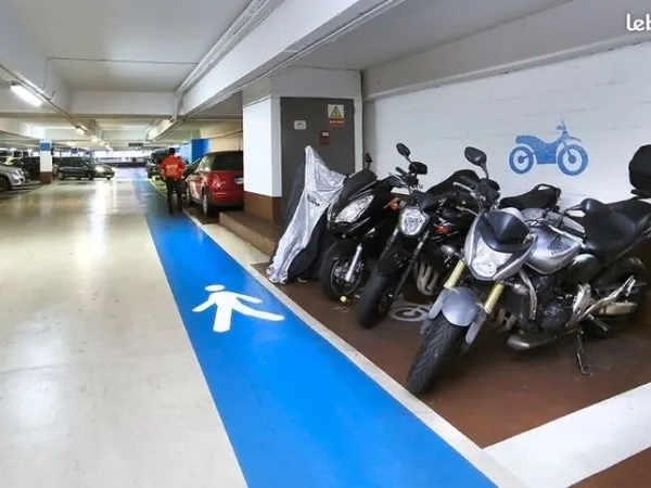 Parking, pour tout type de 2 roues vélo, moto,scooter résidence sécurisée