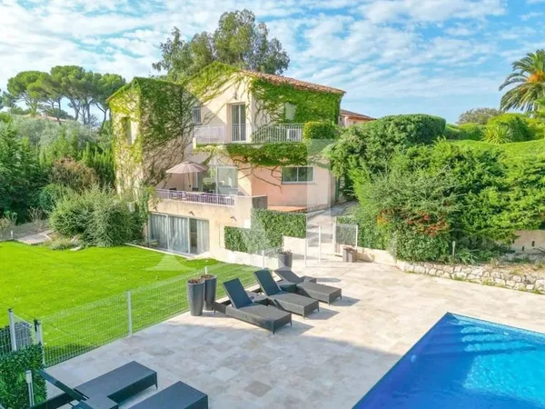 Maison 14 pièces 400 m²