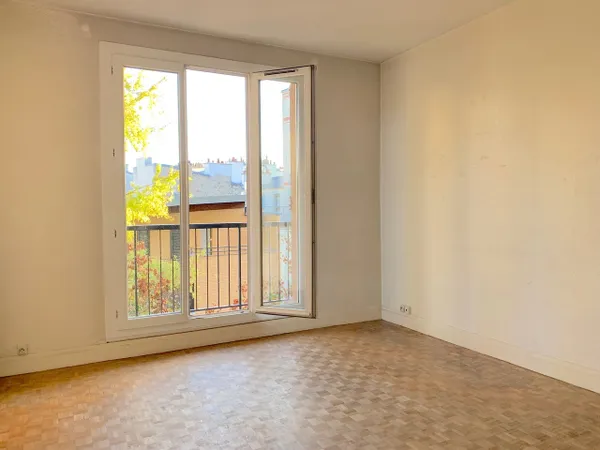 3p 56m2 + balcon, Buzenval, place de la Réunion