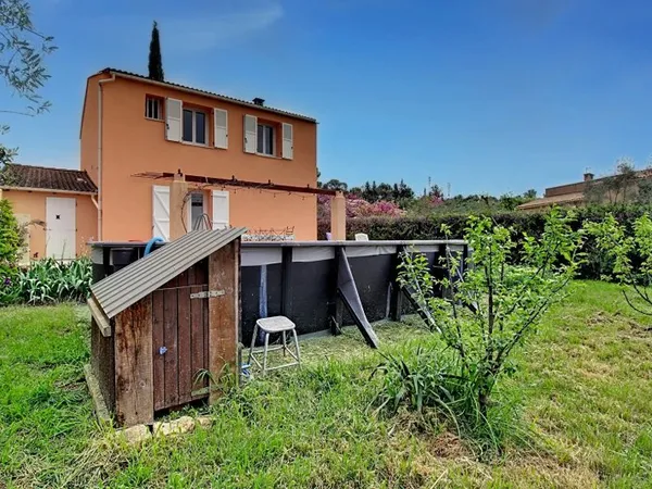 Maison familiale lumineuse 5 pièces avec piscine à Draguignan