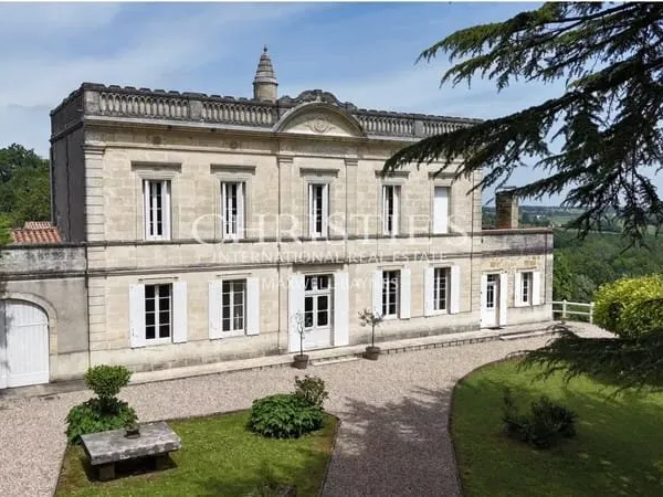 Propriété de Caractère aux Portes de Saint-Émilion — Un Cadre Unique et Inspirant