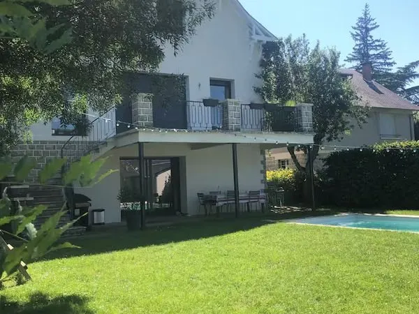 Coup de coeur au centre d'Espalion - Maison lumineuse d'environ 240 m² avec piscine