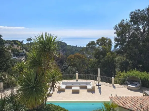 Villa 9 pièces 380 m²