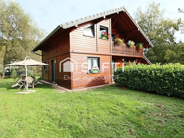 Élégant chalet en bois massif de 106 m² au sol et 91 m² habitable sur 25 ares