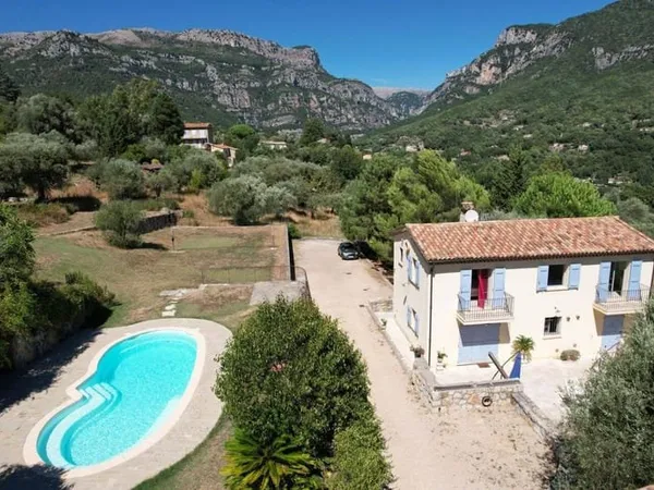 Ferme 7 pièces 205 m²