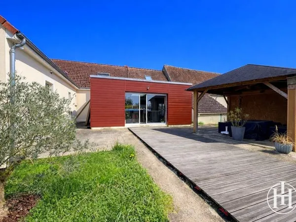 EXCLUSIVITÉ : Maison d'architecte de 230 m2 avec dépendances