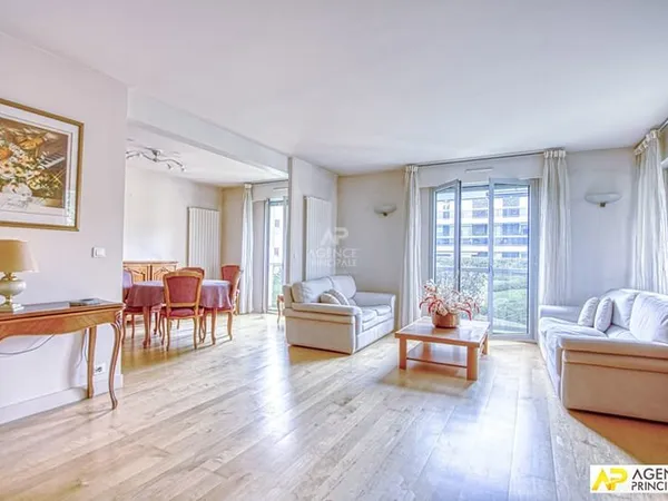 Versailles Glatigny - Appartement 4 pièces 98 m² 1er étage avec ascenseur, balcon, cave et box