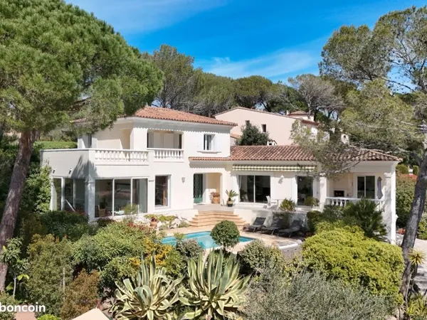 Valescure domaine de l'esterel belle villa 6 pieces en position dominante