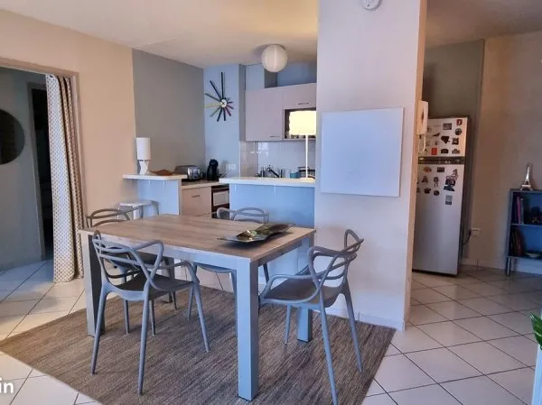 T3 - Chartrons / Bassins à flot avec parking - 66m2