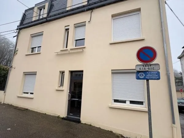 Local professionnel 8 pièces 160 m²