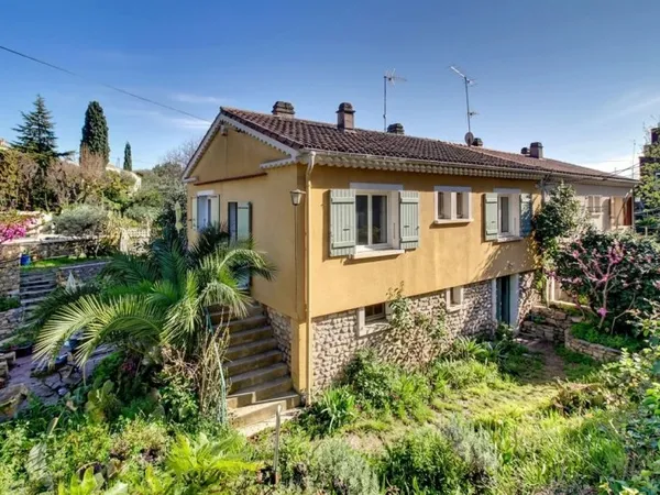 MAISON A VENDRE DRAGUIGNAN - MAISON DE TYPE T4/5 de 93m² sur 950m² de terrain avec GARAGE 41m²