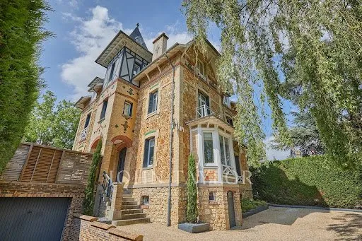 Maison 11 pièces 566 m²