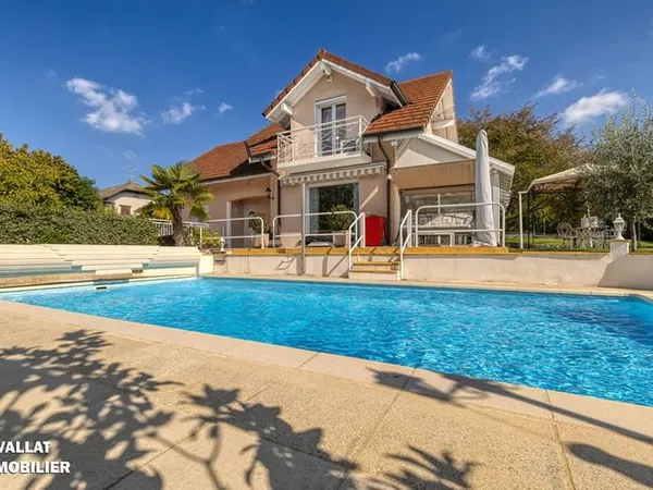Saint-Martin-Bellevue - Maison familiale avec parc de 2 000 m² et piscine