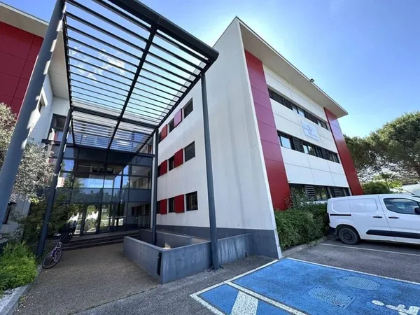 Bureau 944 m²