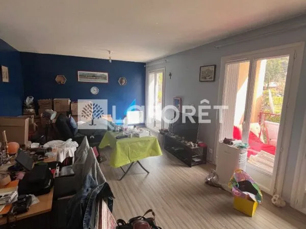 Appartement T3/T4 de 70m² avec balcon et garage.
