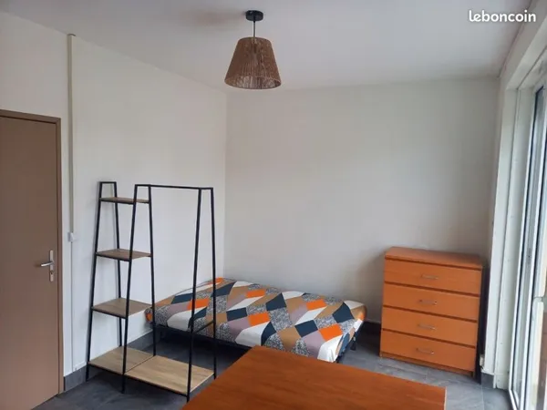Studio meublé avec grand balcon parking laverie fibre secteur Oradou/Cézeaux