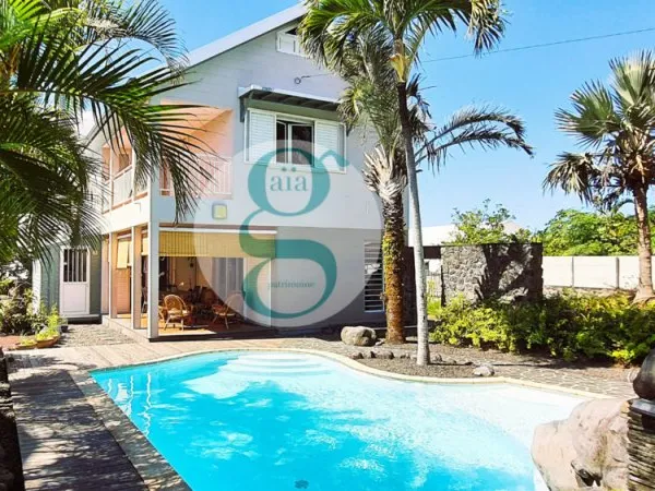 A vendre villa d'architecte - 230m2 sur un terrain de 970m2 - Saint André écarts