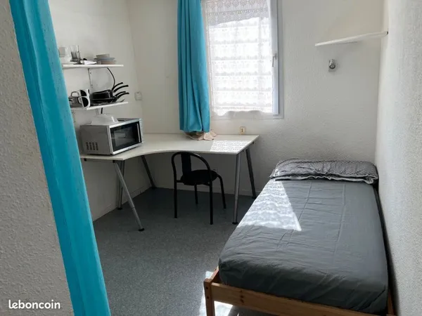 Beau studio meublé de 13,4 m² - 555 /mois charges comprises